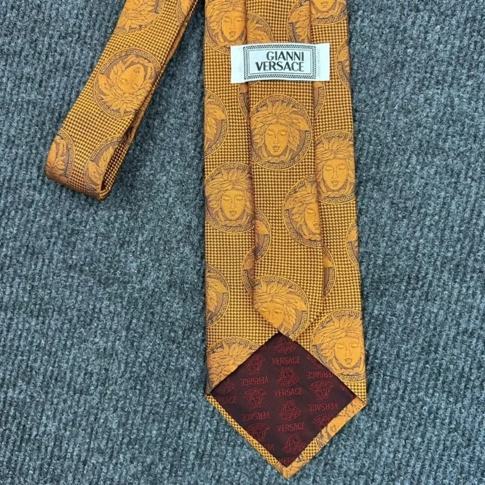 GIANNI VERSACE Vintage Gold Blue Silk Tie‎ Medusa Head Medallion Print 58 X 3.5
